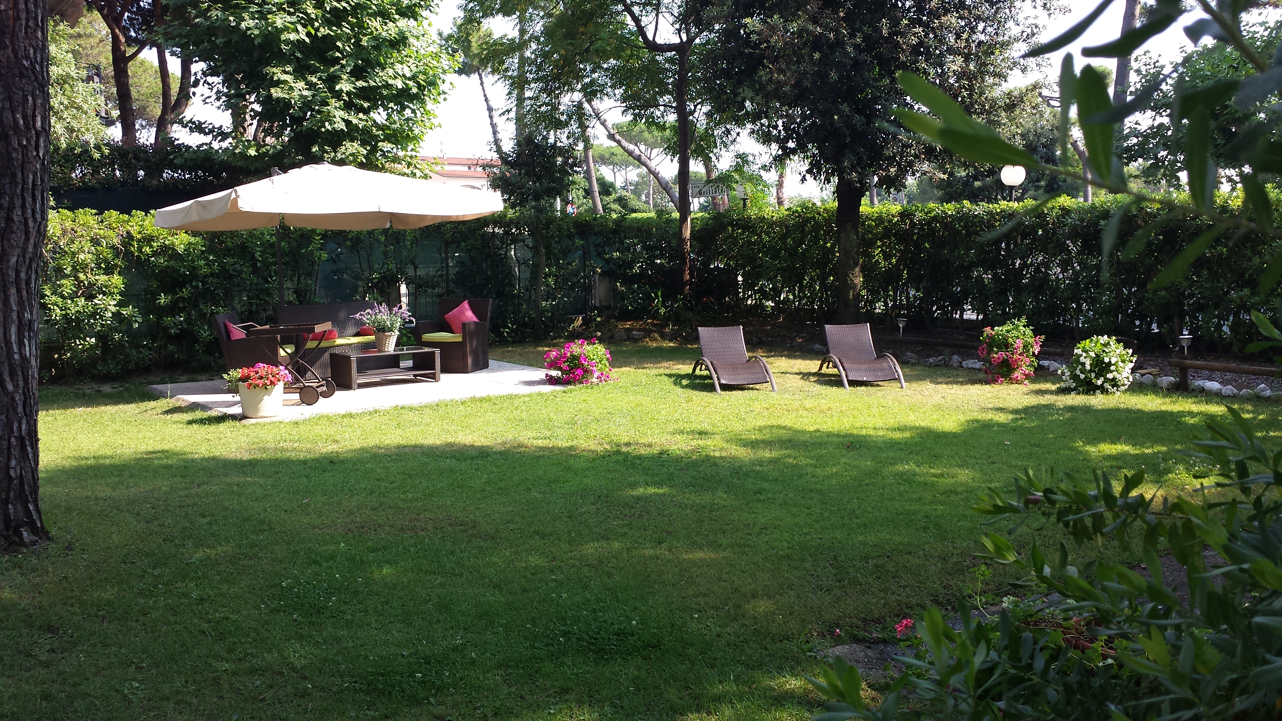 Giardino privato Hotel Storyville Cinquale Versilia